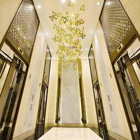 Gumaya Tower Hotel Semarang Exterior photo