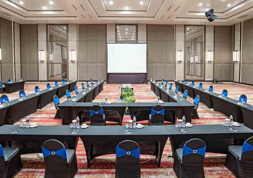 Gumaya Tower Hotel Semarang Exterior photo