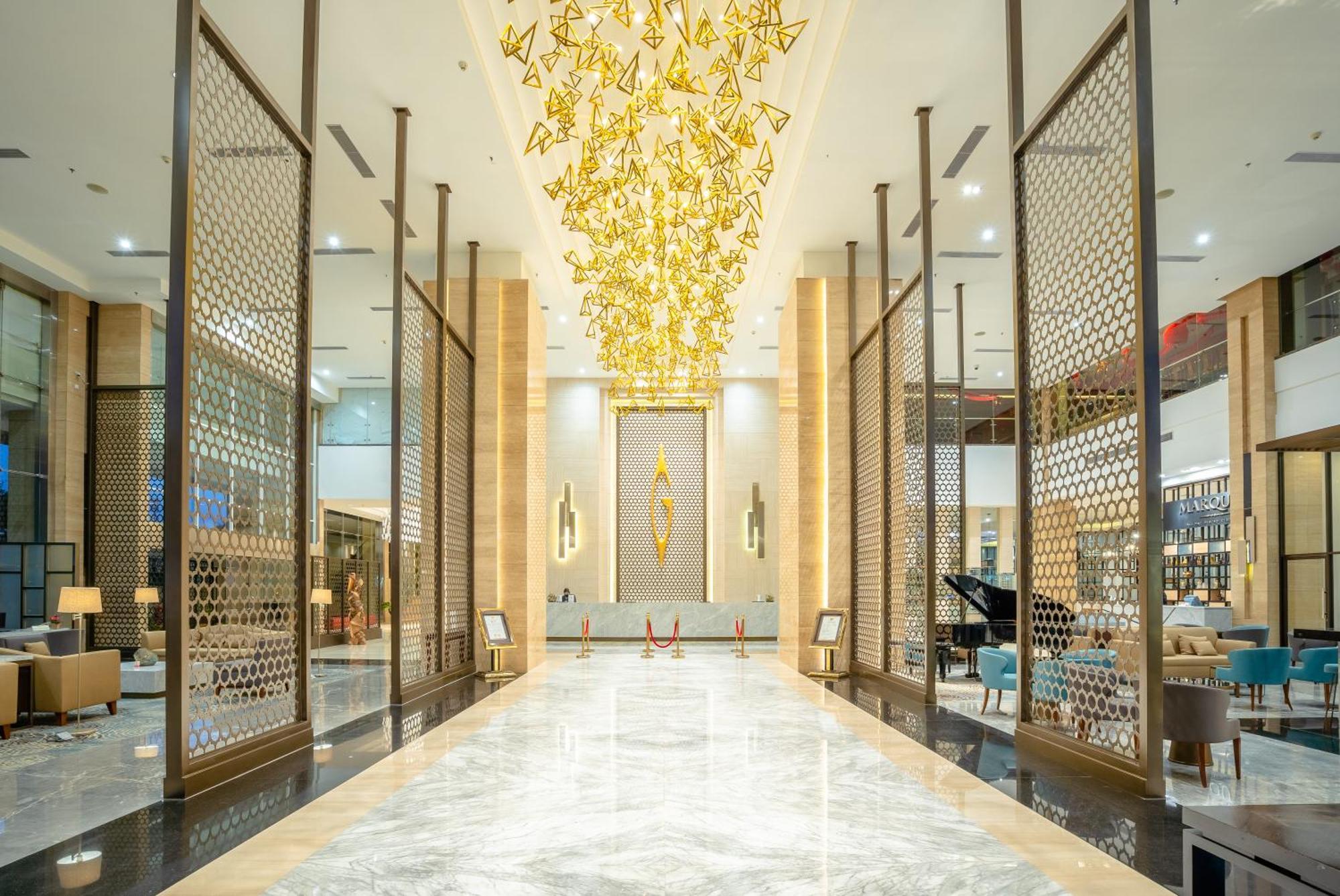 Gumaya Tower Hotel Semarang Exterior photo