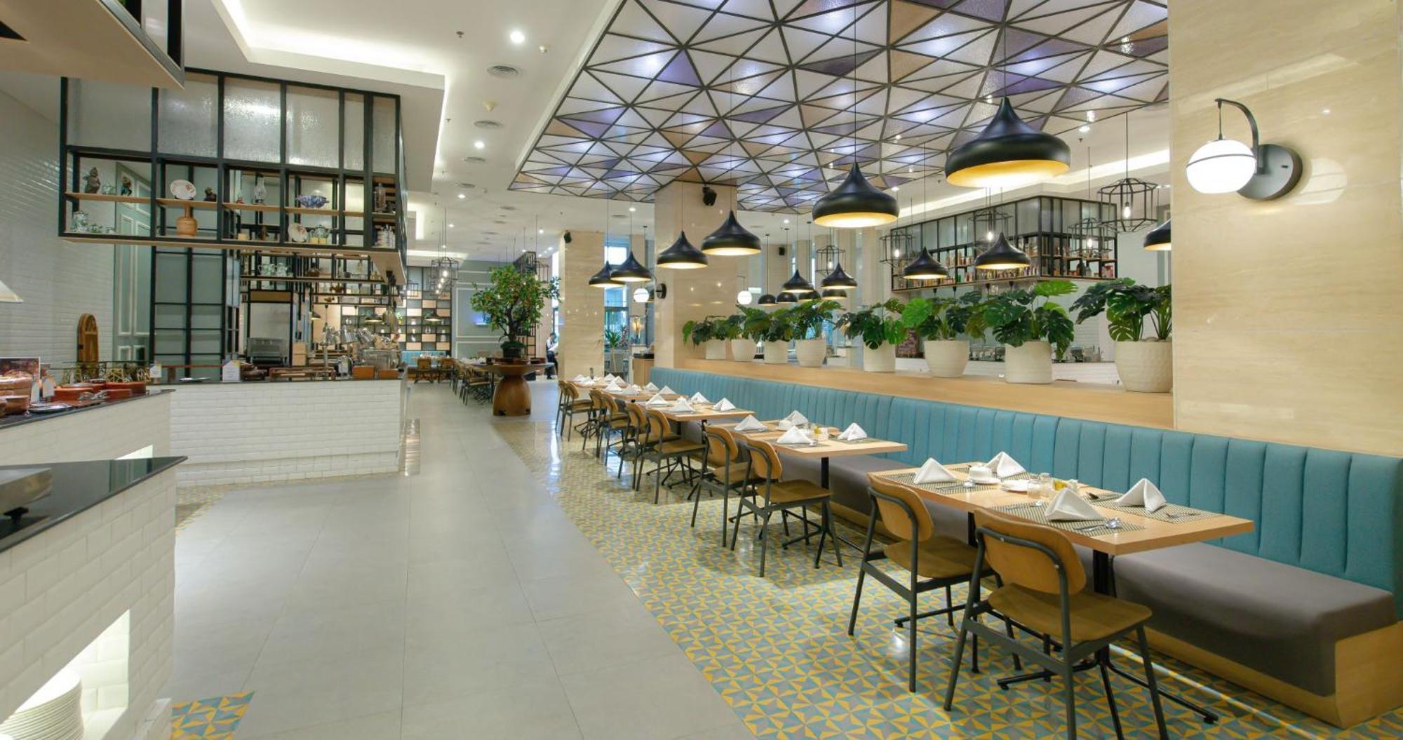 Gumaya Tower Hotel Semarang Exterior photo