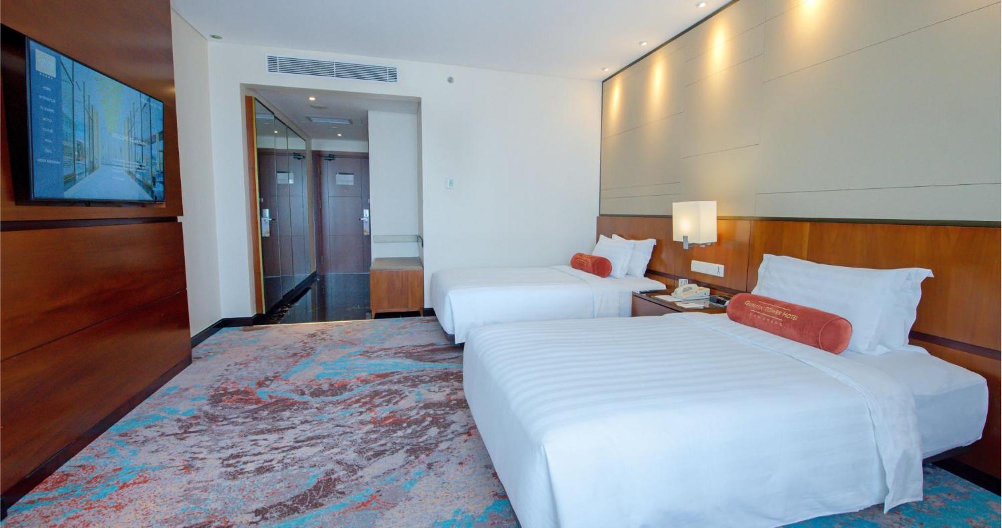Gumaya Tower Hotel Semarang Exterior photo