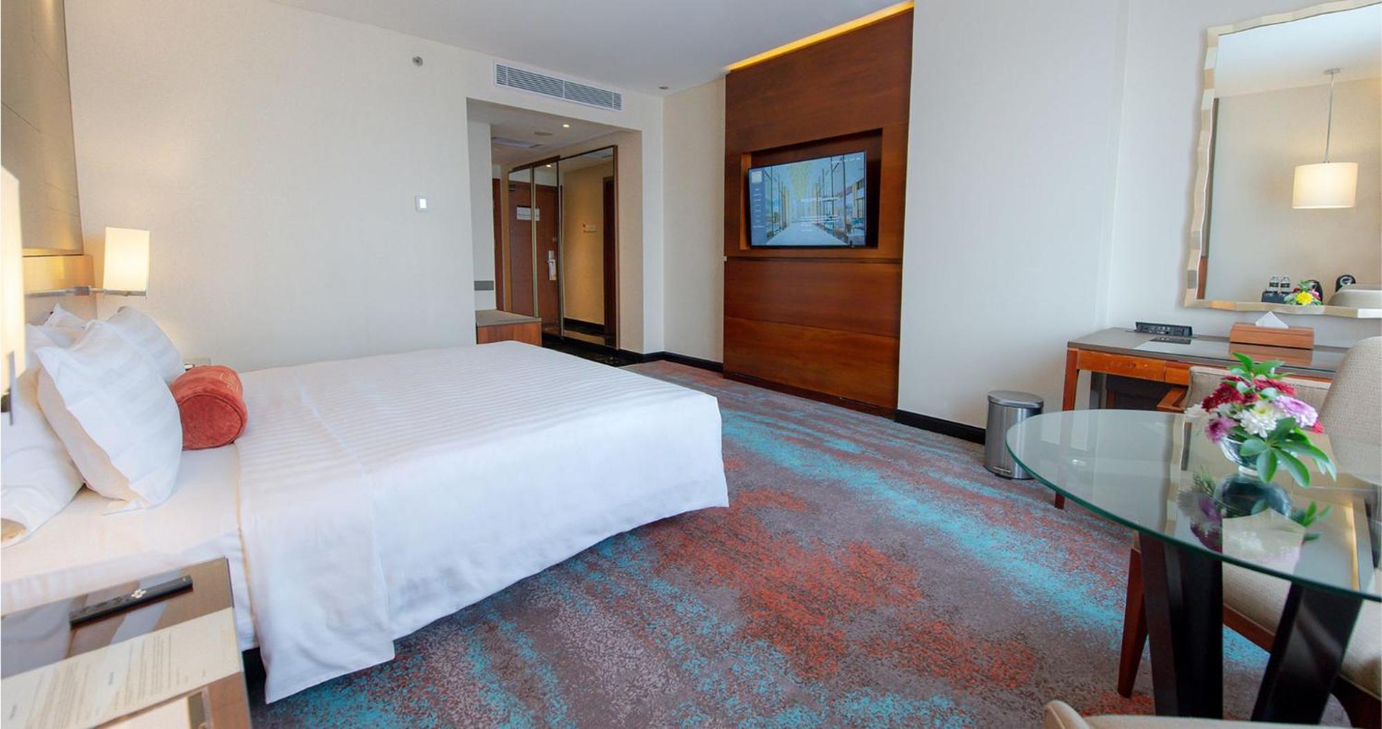 Gumaya Tower Hotel Semarang Exterior photo