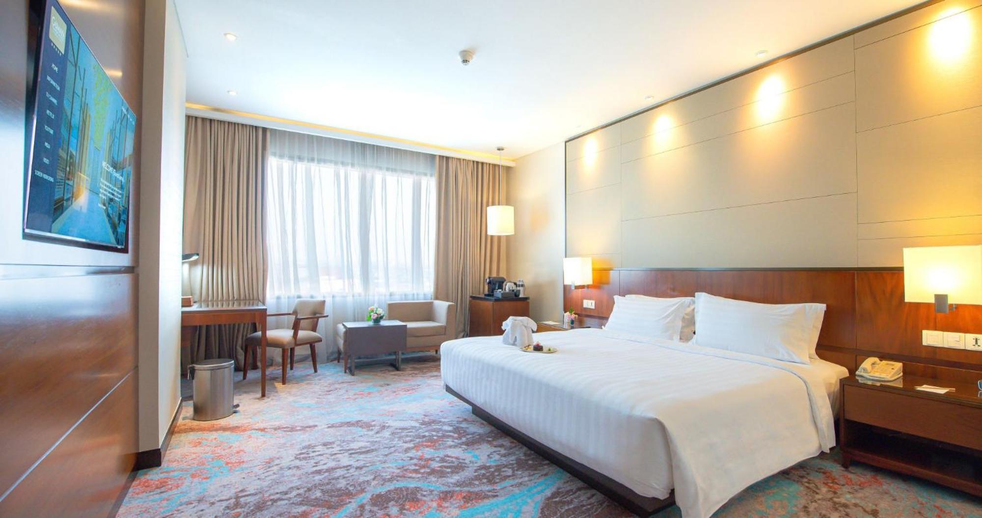 Gumaya Tower Hotel Semarang Exterior photo