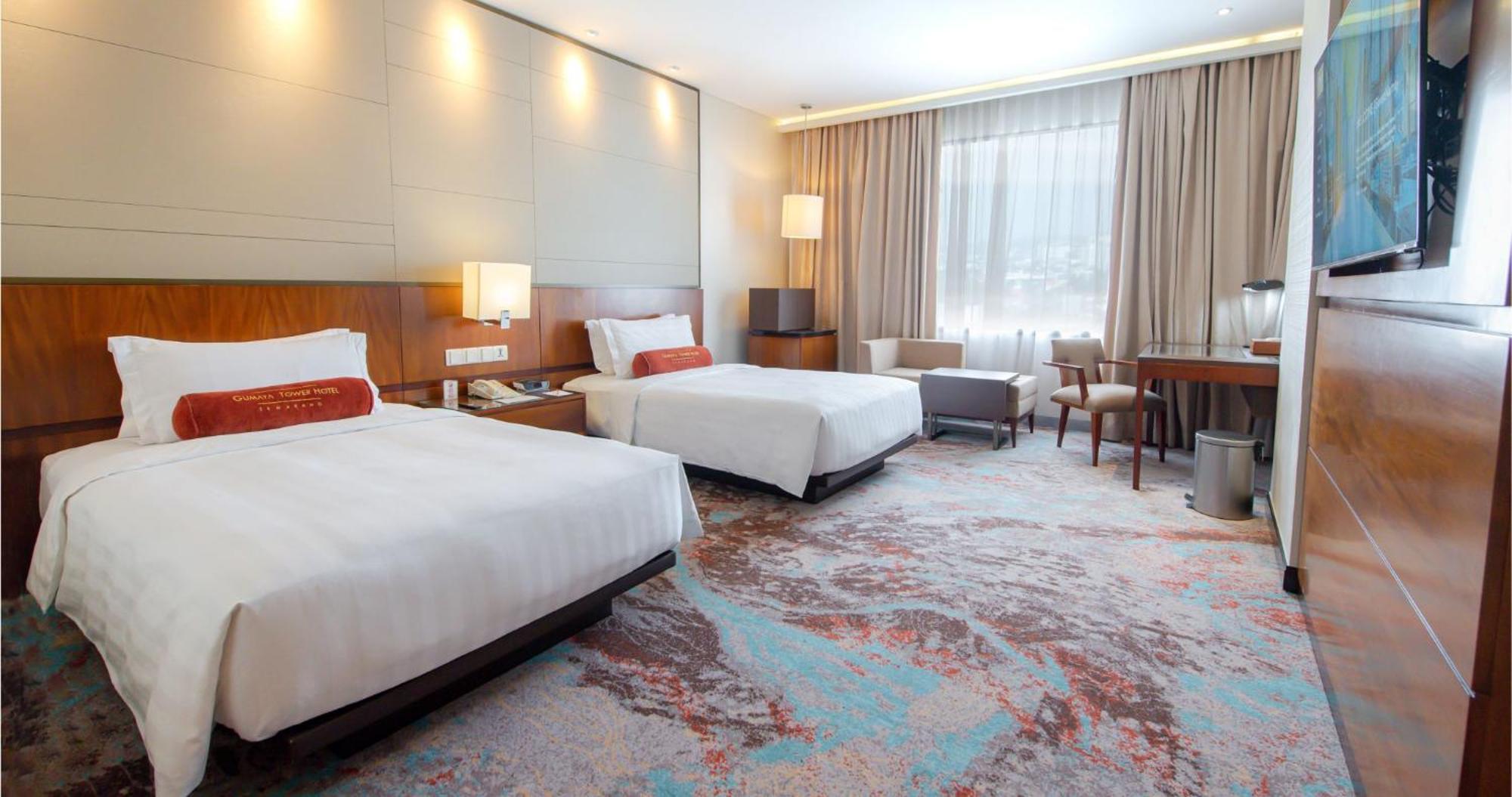 Gumaya Tower Hotel Semarang Exterior photo