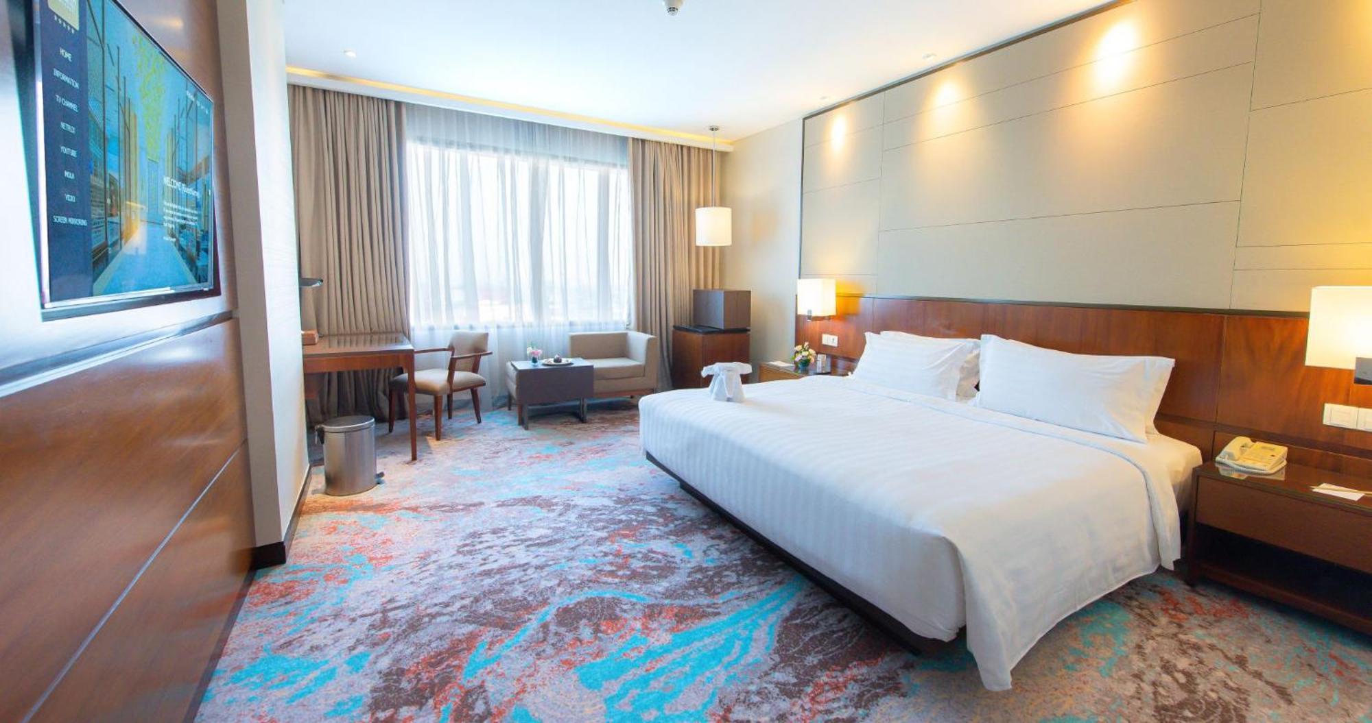 Gumaya Tower Hotel Semarang Exterior photo